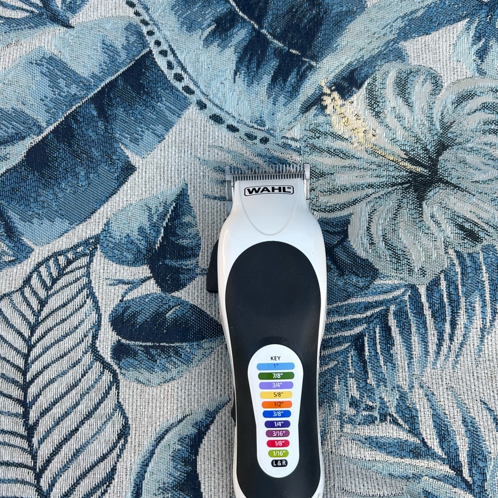 Wahl Black and White Clipper with Color Guide